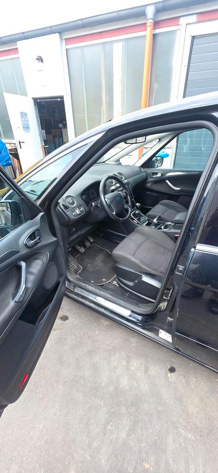 Ford S-Max 2012 — interior