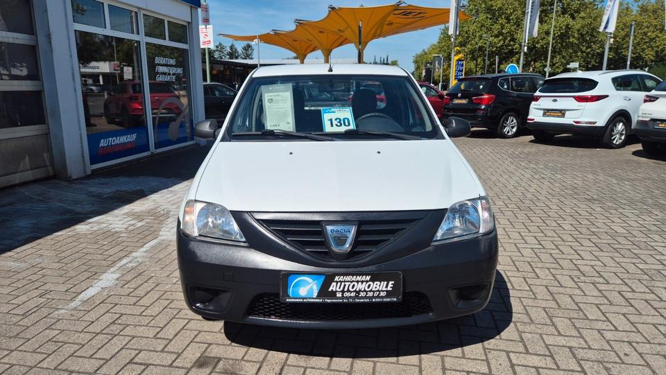 Dacia Logan 2012 — вигляд ззаду