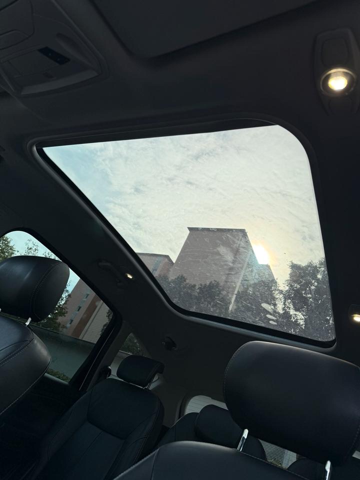 Ford S-Max 2011 — салон