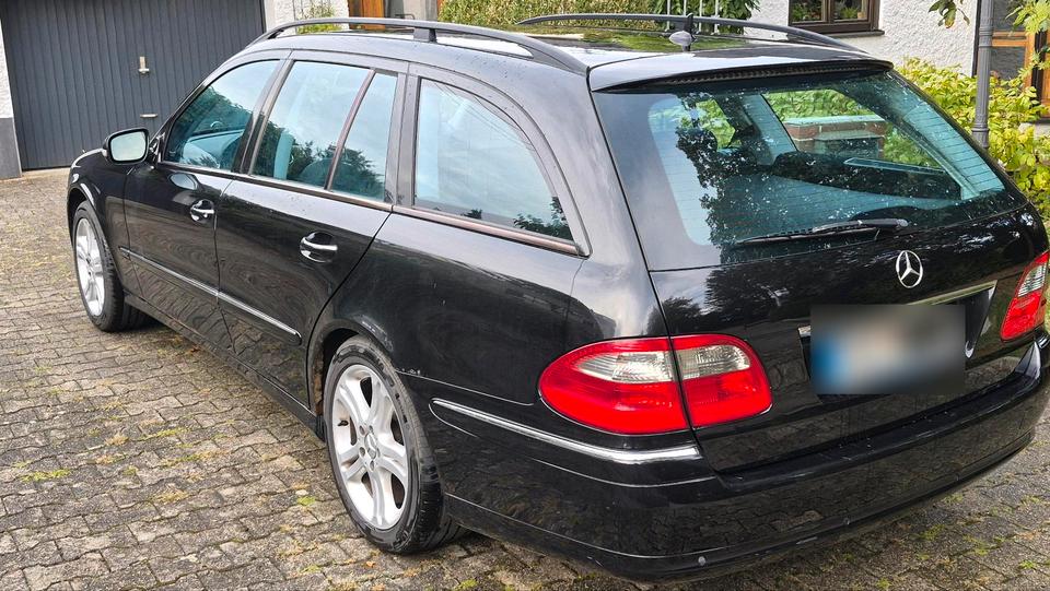 Mercedes Benz E 320 2007 — салон