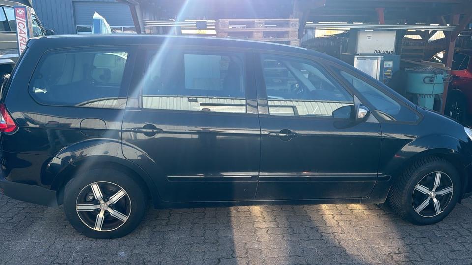 Ford S-Max 2009 — вигляд ззаду