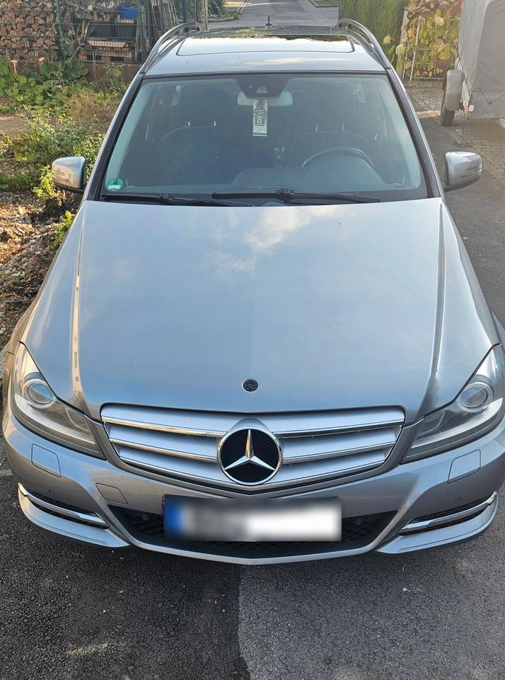 Mercedes Benz C 220 2011 — engine