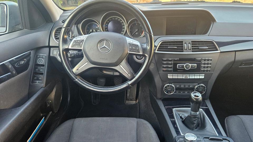 Mercedes Benz C 220 2011 — photo 9