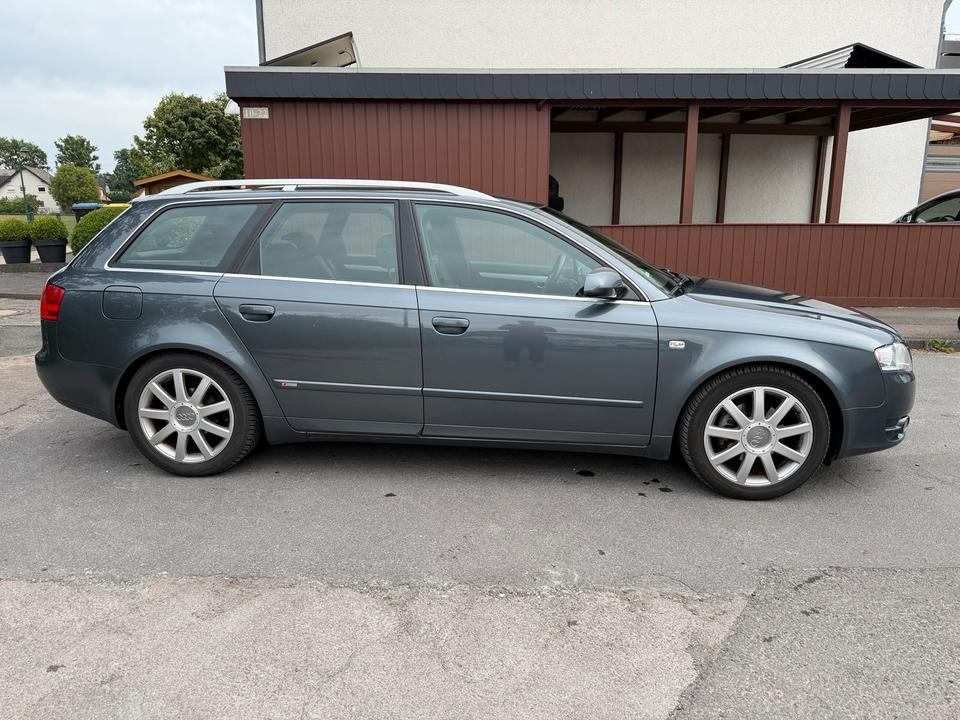 Audi A4 2005 — rear view