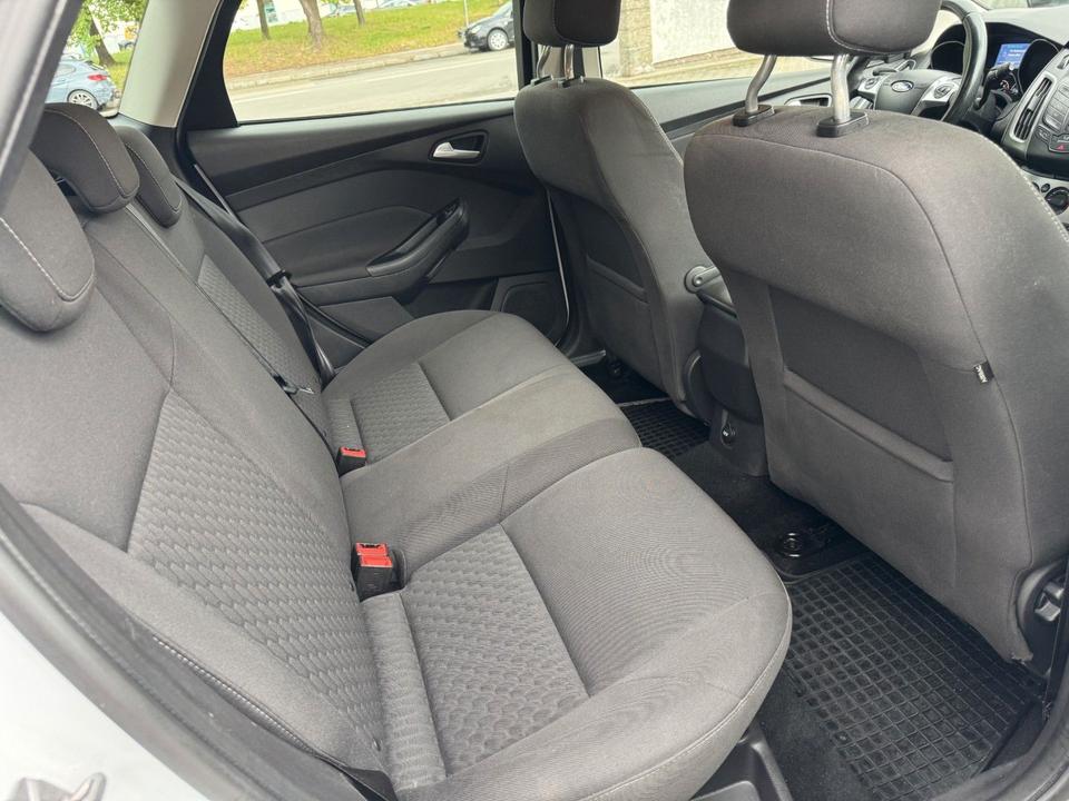 Ford Focus 2013 — photo 11