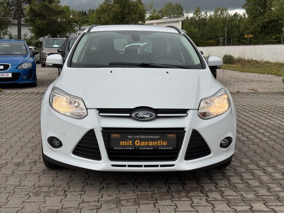 Ford Focus 2013 — rear view