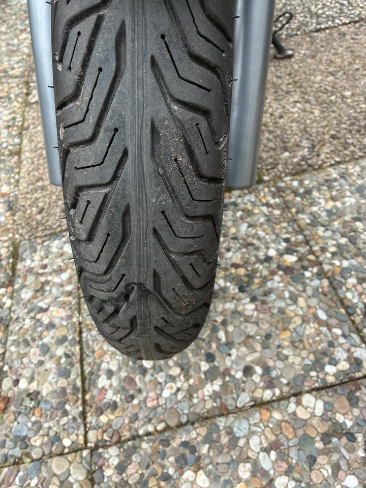 Kymco Gelöscht • Kymco People 300 gti 2010 — rear view