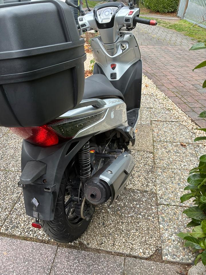 Kymco Gelöscht • Kymco People 300 gti 2010 — interior