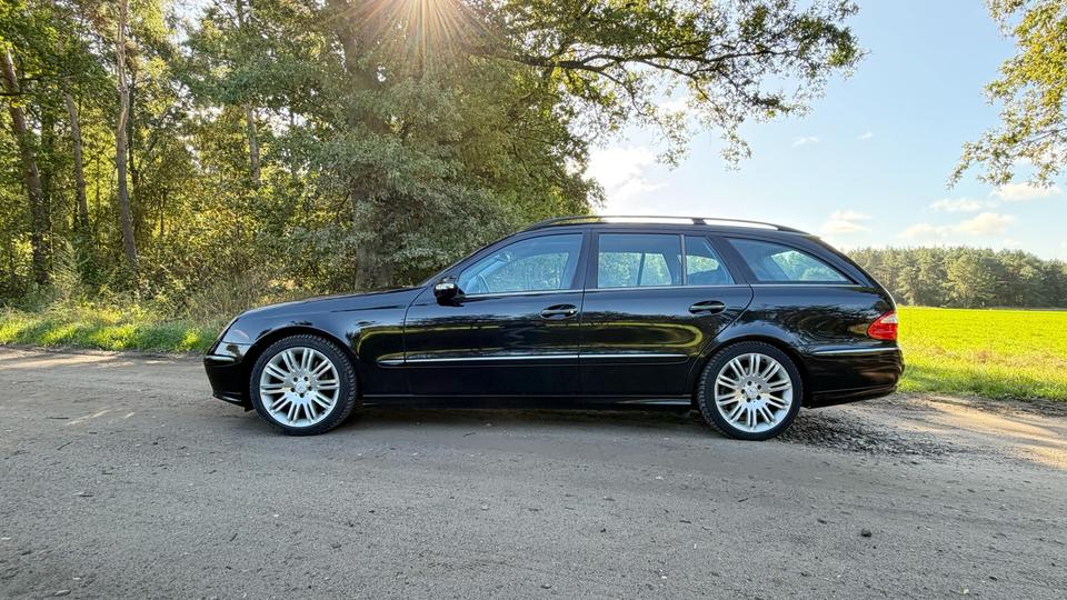 Mercedes Benz E 350 2005 — rear view