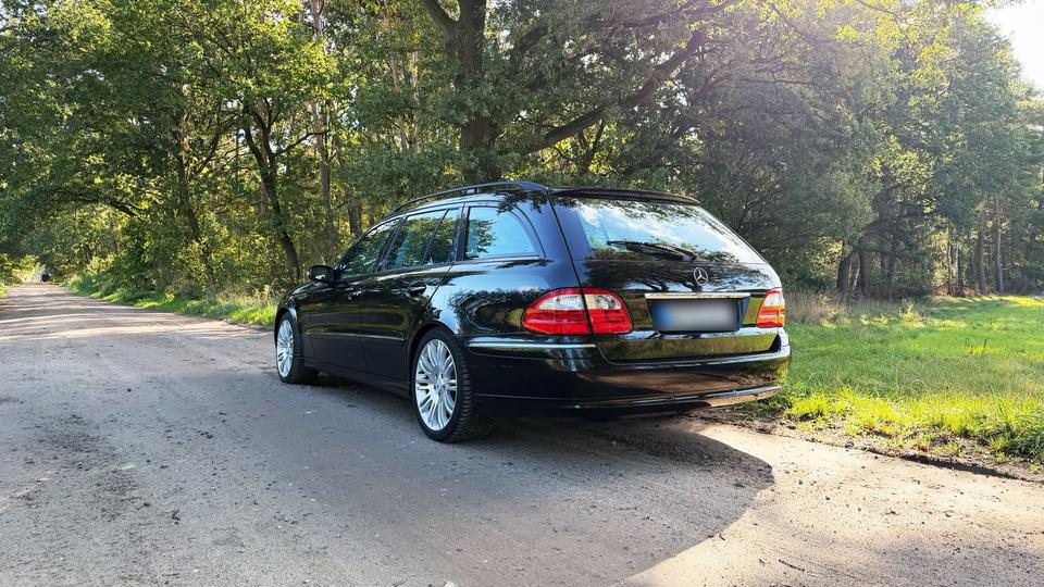 Mercedes Benz E 350 2005 — interior