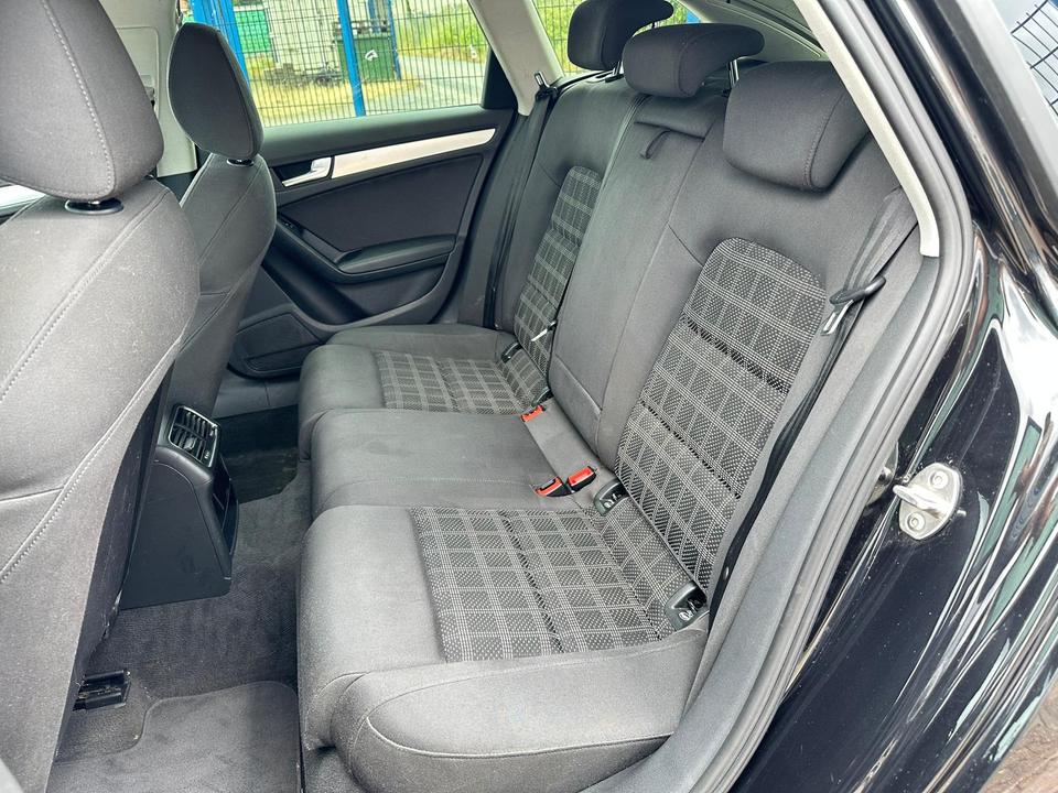 Audi A4 2011 — photo 10