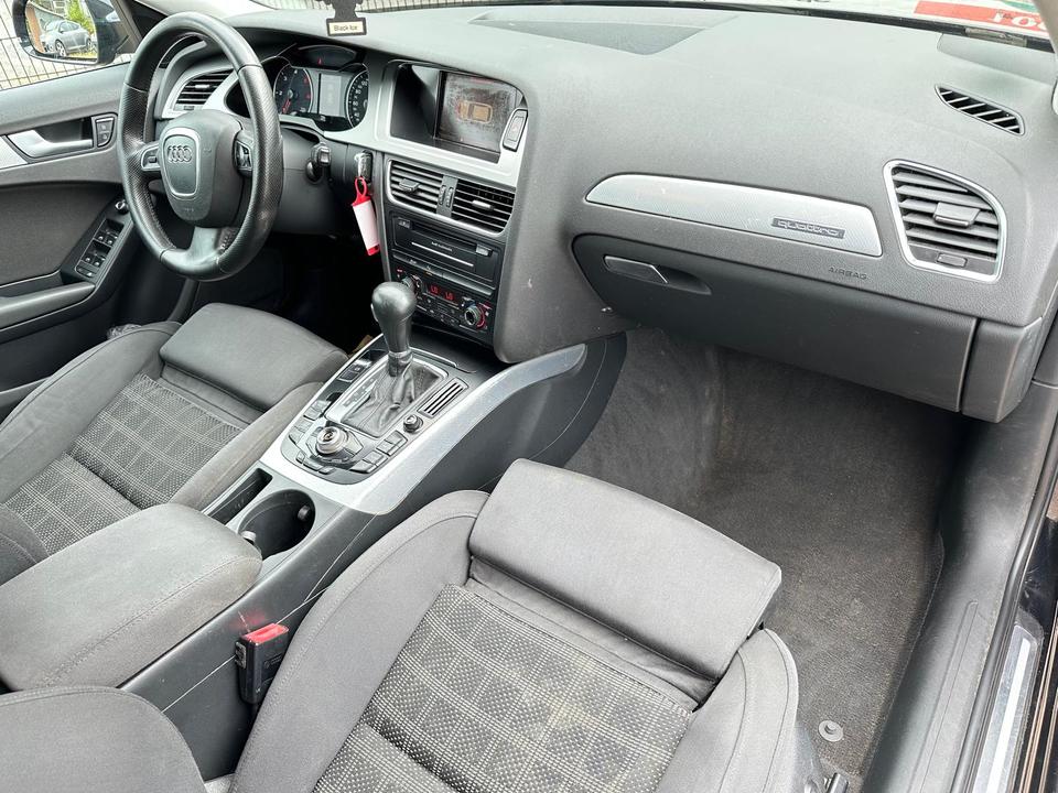 Audi A4 2011 — photo 11