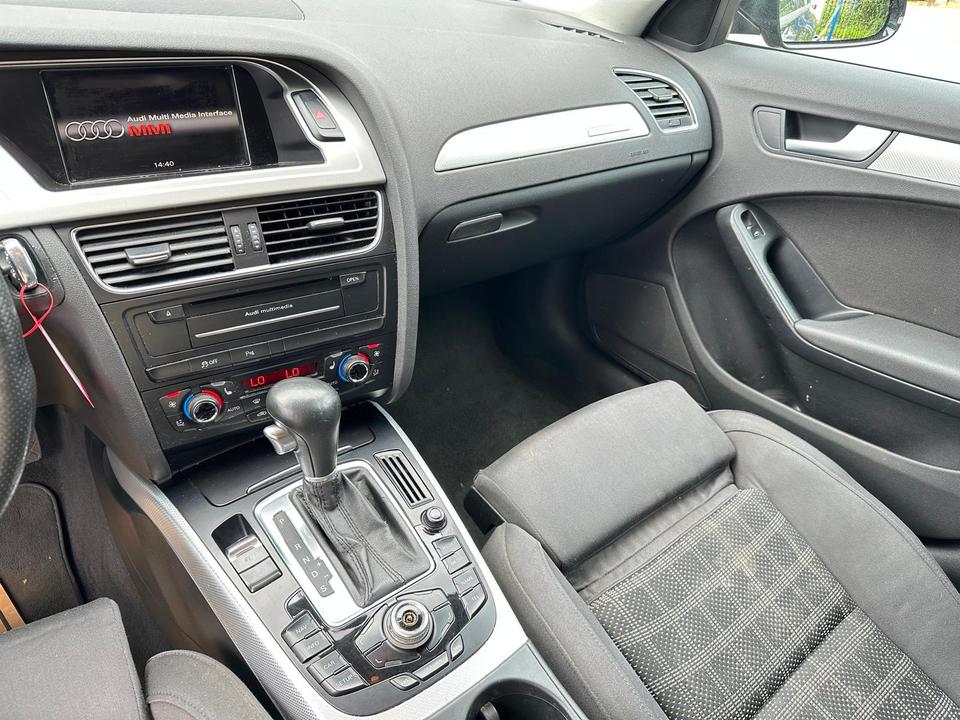 Audi A4 2011 — photo 12