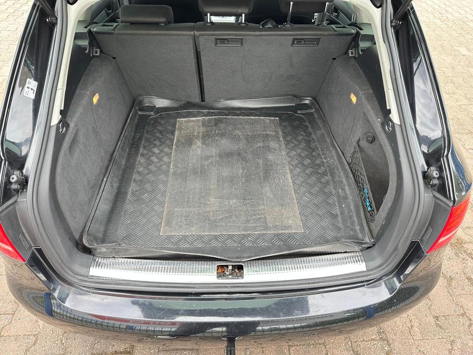 Audi A4 2011 — photo 17
