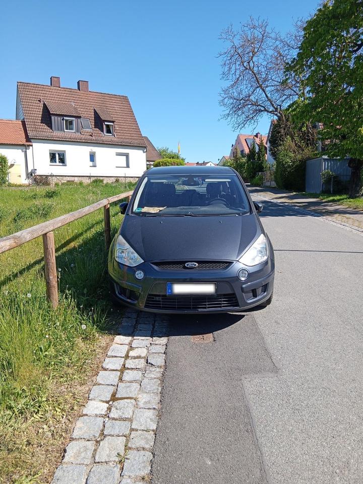 Ford S-Max 2009 — rear view