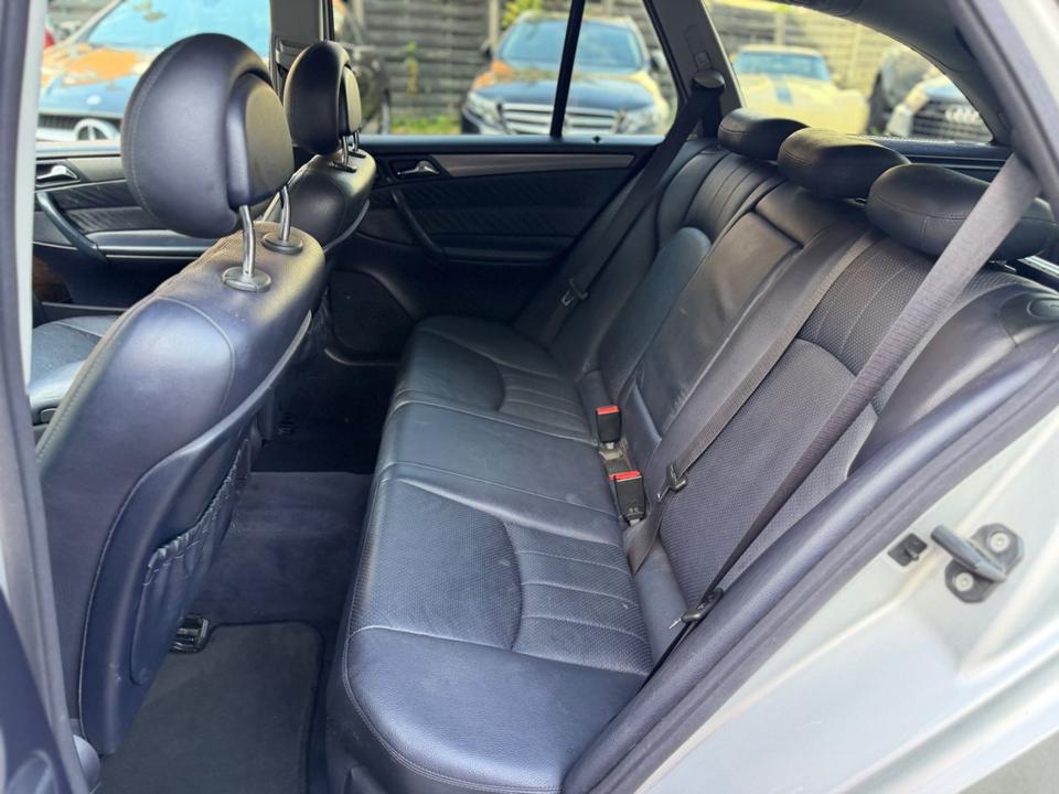 Mercedes Benz C 220 2004 — photo 13