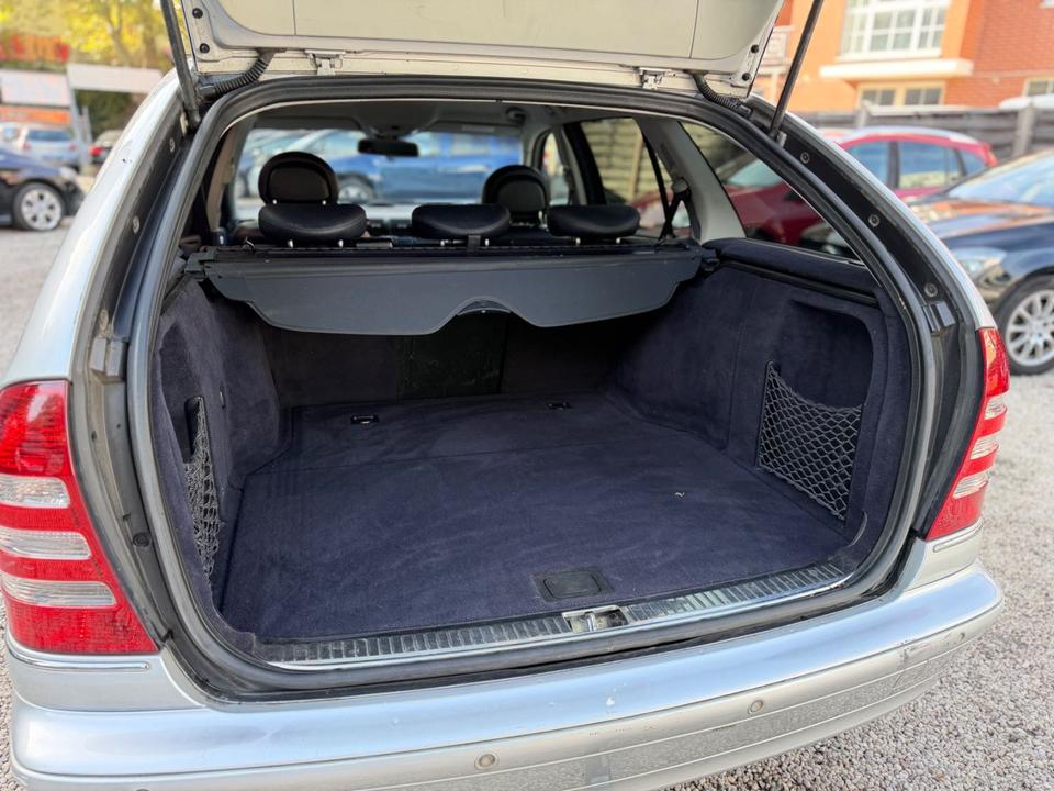 Mercedes Benz C 220 2004 — photo 18