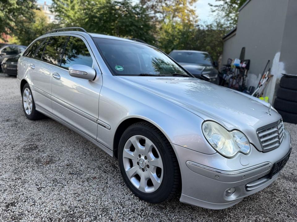 Mercedes Benz C 220 2004 — engine