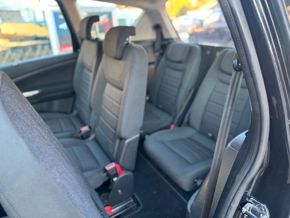 Ford S-Max 2013 — photo 17