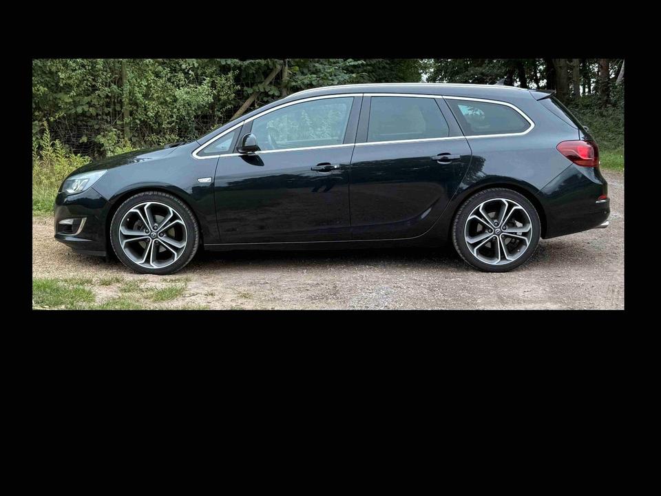 Opel Astra 2013 — interior