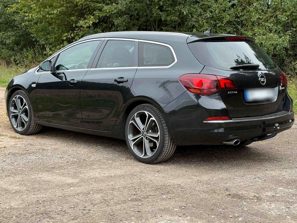 Opel Astra 2013 — engine