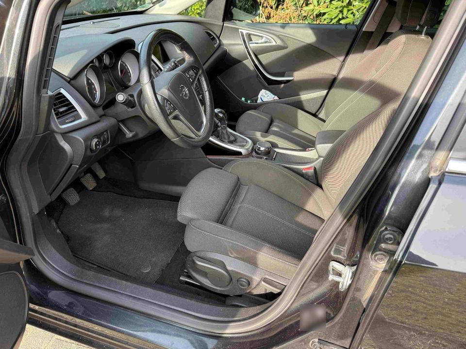 Opel Astra 2013 — photo 8