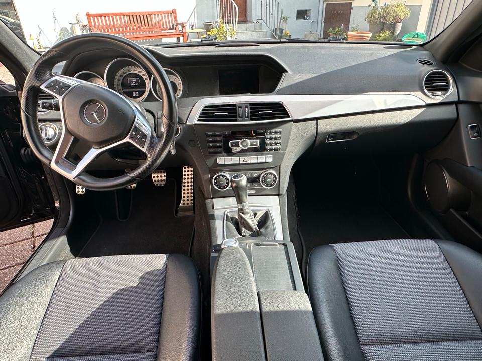 Mercedes Benz C 200 2012 — photo 13