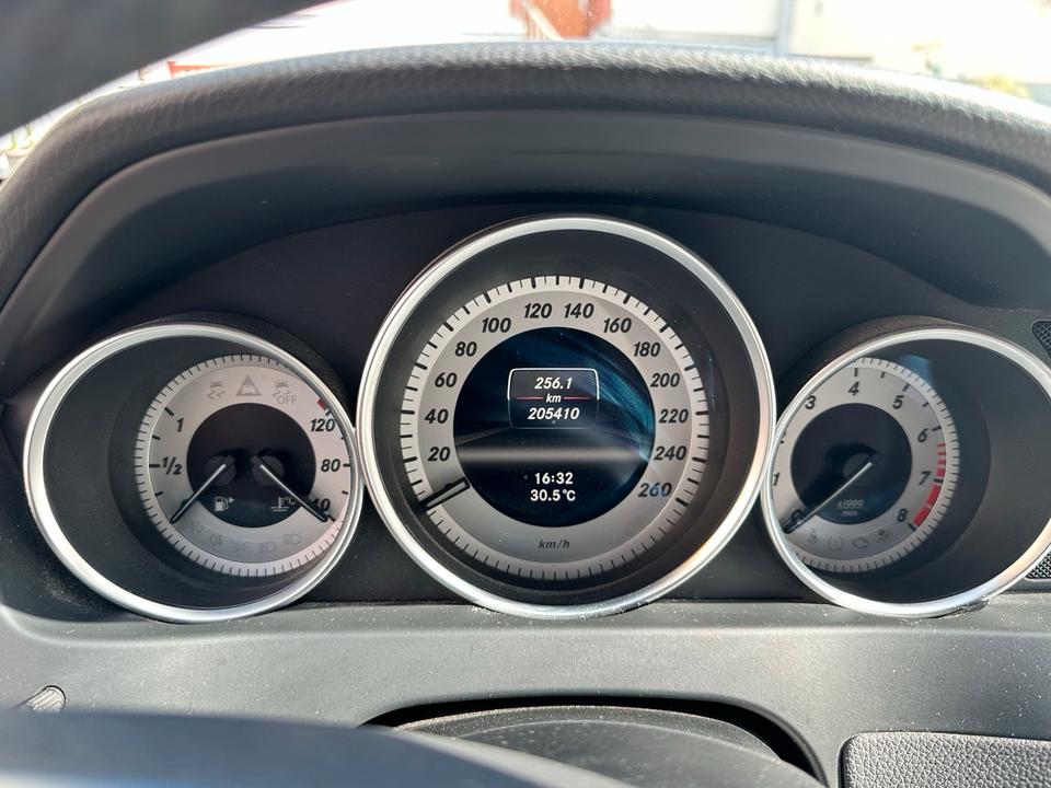 Mercedes Benz C 200 2012 — photo 14