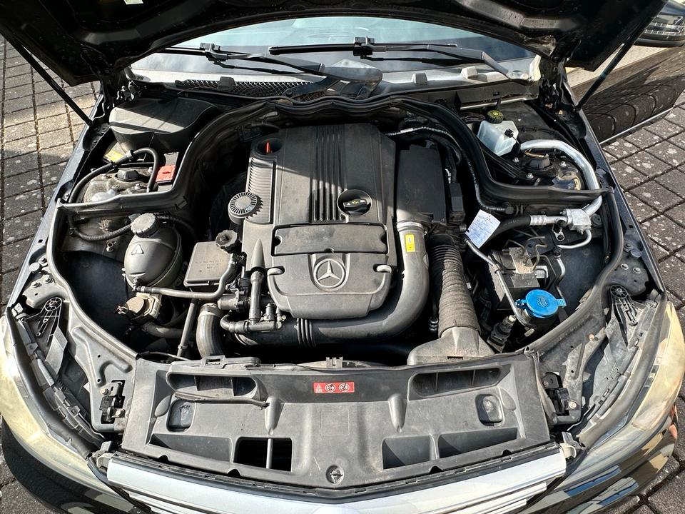 Mercedes Benz C 200 2012 — photo 16
