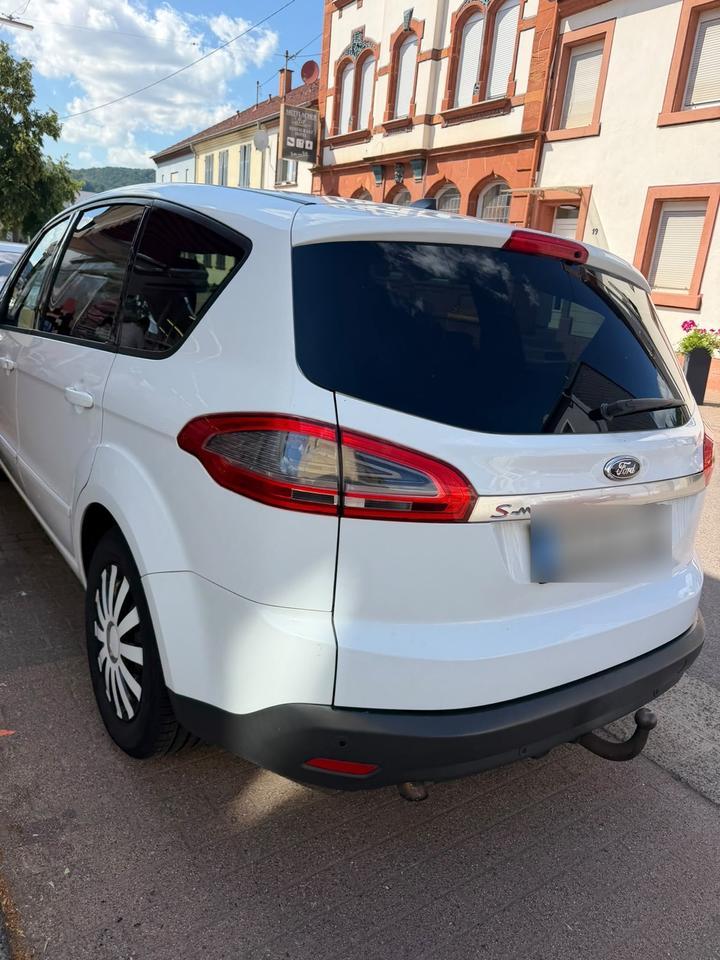 Ford S-Max 2011 — двигун