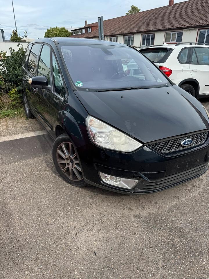 Ford C-Max 2008 — rear view
