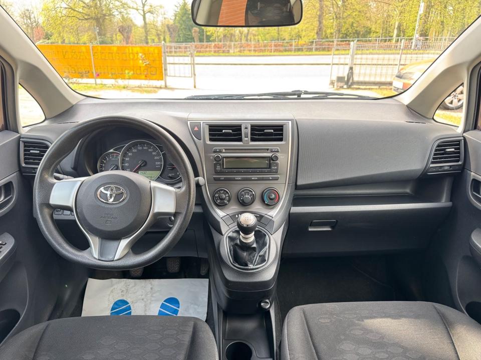 Toyota Verso 2011 — photo 10