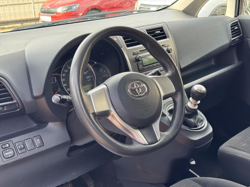 Toyota Verso 2011 — photo 11
