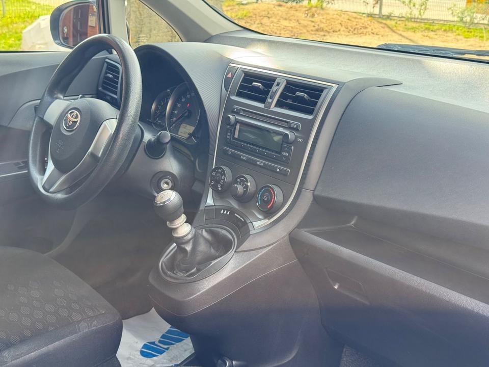 Toyota Verso 2011 — photo 12