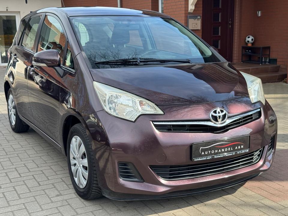 Toyota Verso 2011 — photo 8