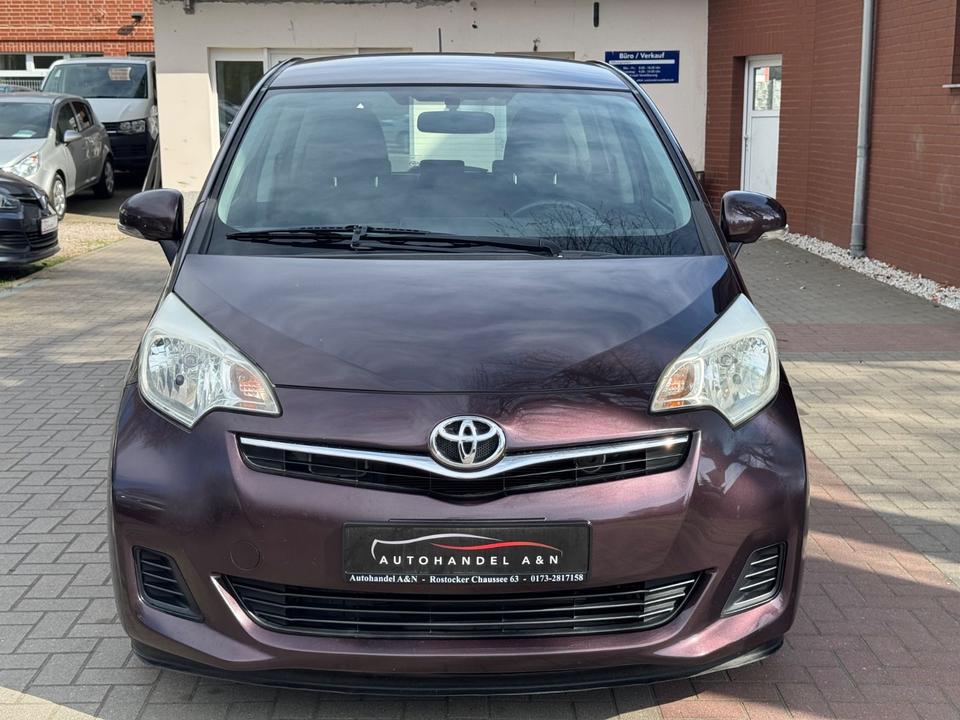Toyota Verso 2011 — photo 9