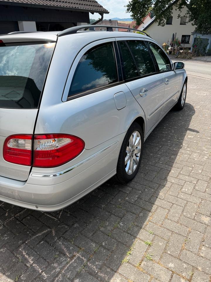 Mercedes Benz E 280 2005 — rear view