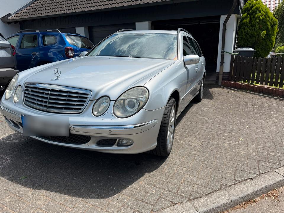 Mercedes Benz E 280 2005 — interior