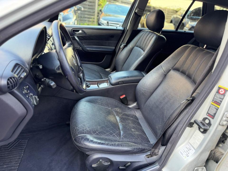 Mercedes Benz C 220 2004 — photo 12