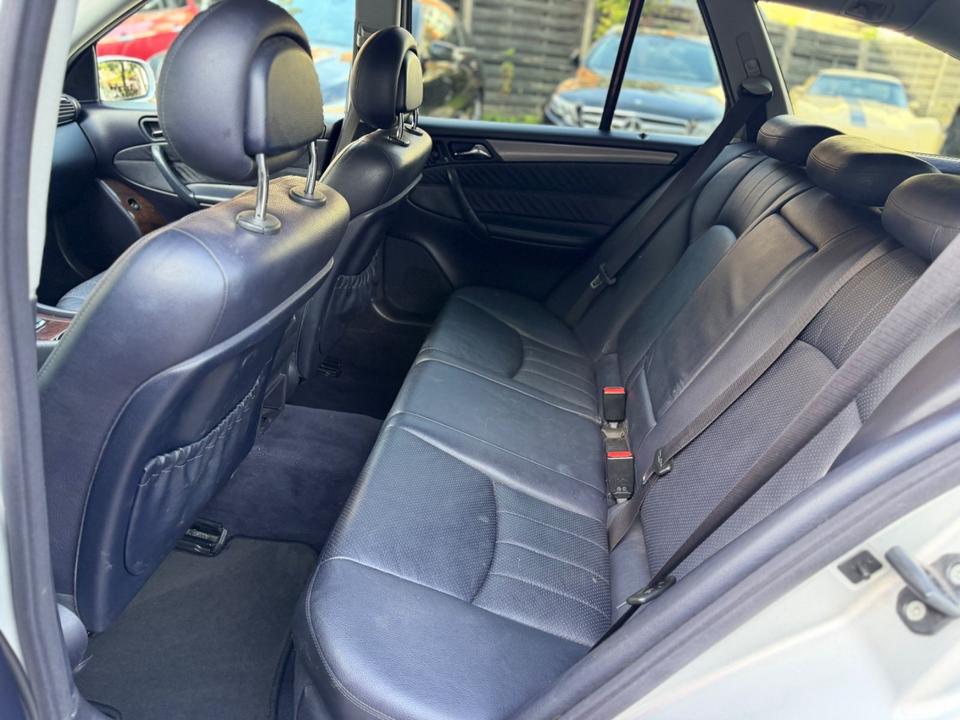 Mercedes Benz C 220 2004 — photo 14