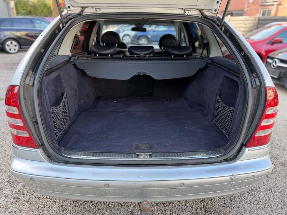Mercedes Benz C 220 2004 — photo 17