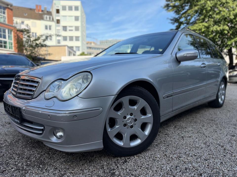 Mercedes Benz C 220 2004 — rear view