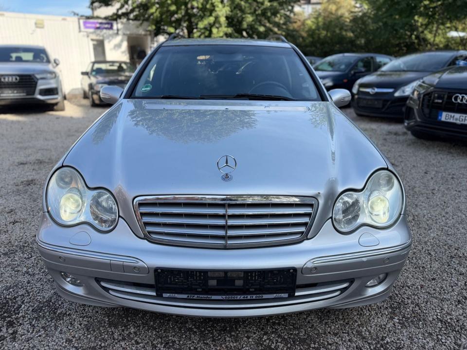 Mercedes Benz C 220 2004 — interior