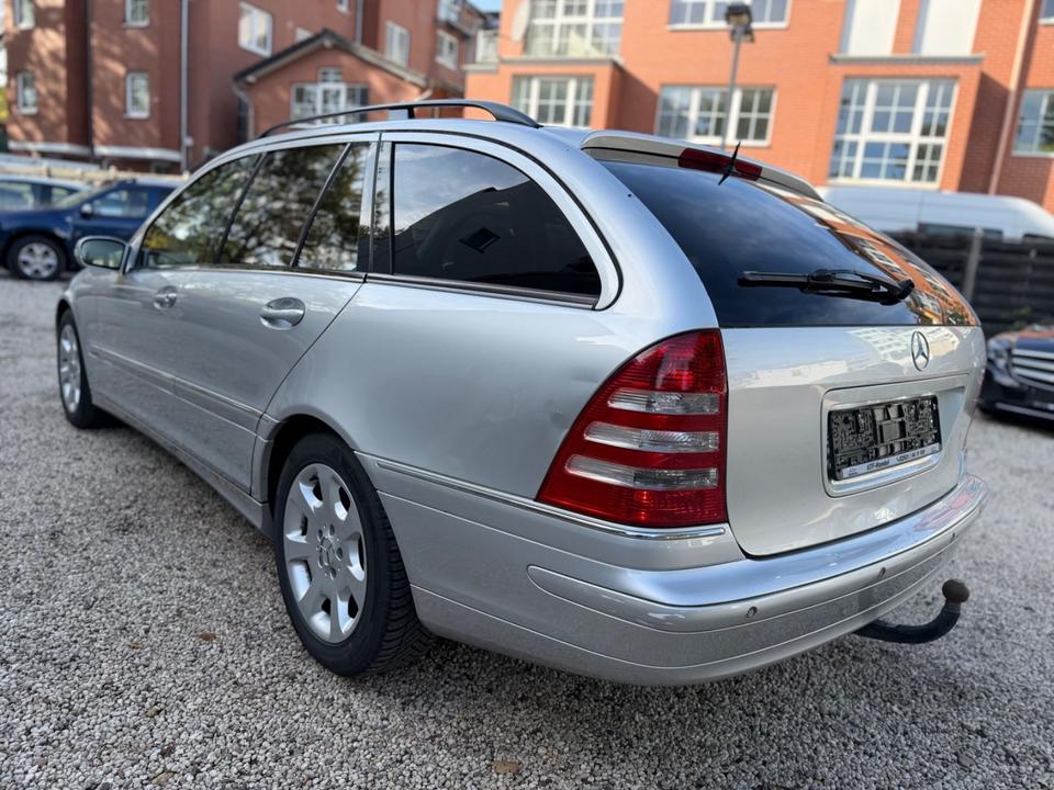 Mercedes Benz C 220 2004 — photo 9