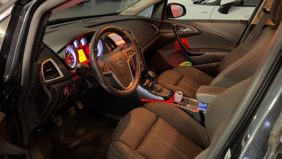 Opel Astra 2015 — photo 10