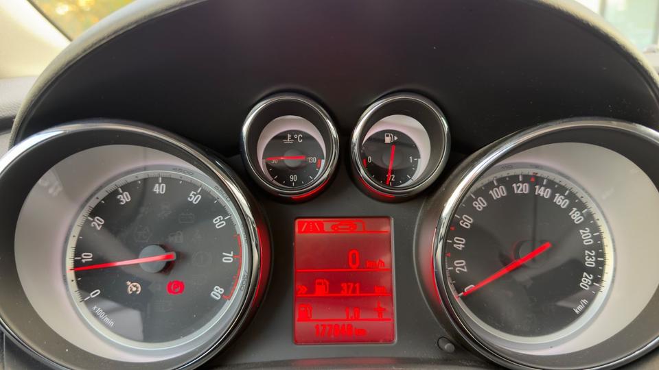 Opel Astra 2015 — photo 12