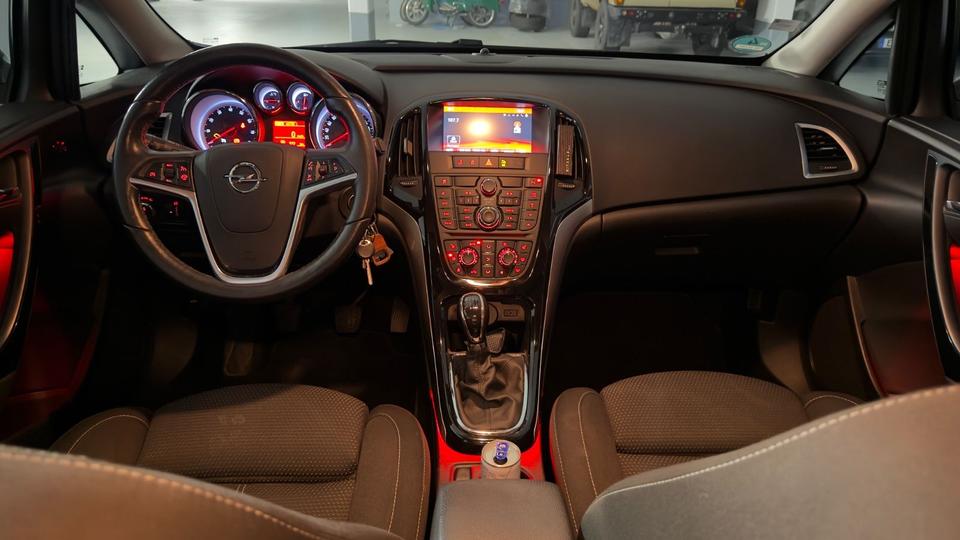 Opel Astra 2015 — photo 9