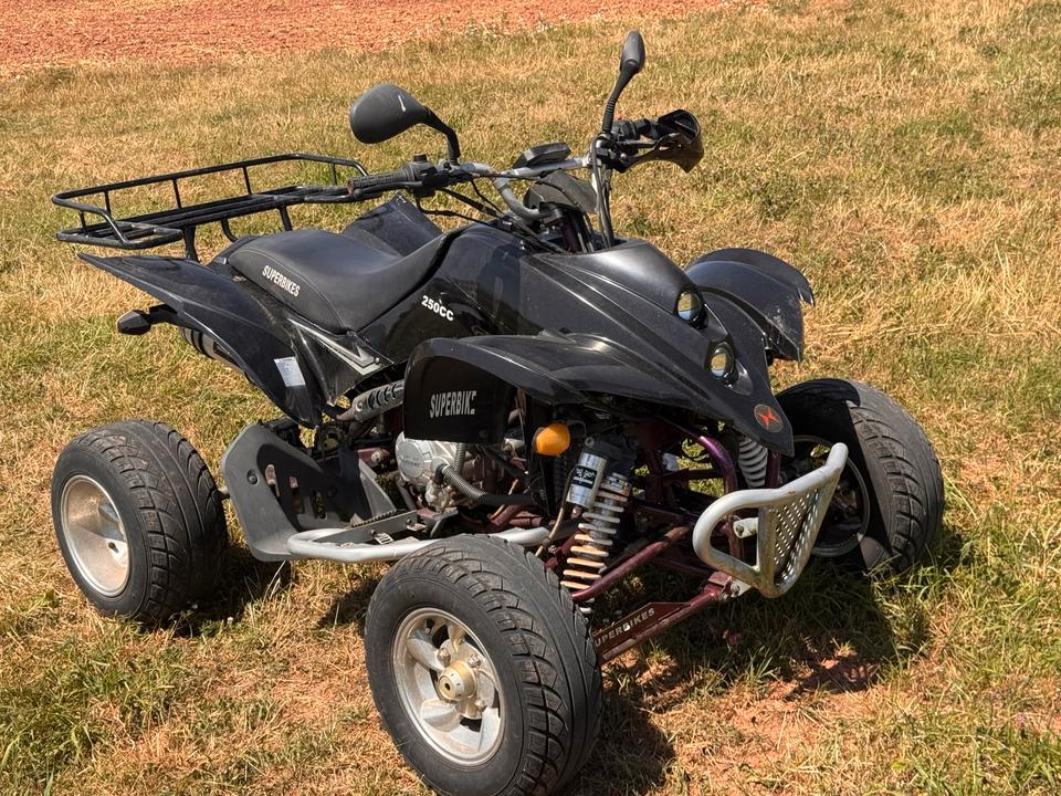 Weitere Motorräder Spyder Quad 250 ccm tüv 2008 — interior