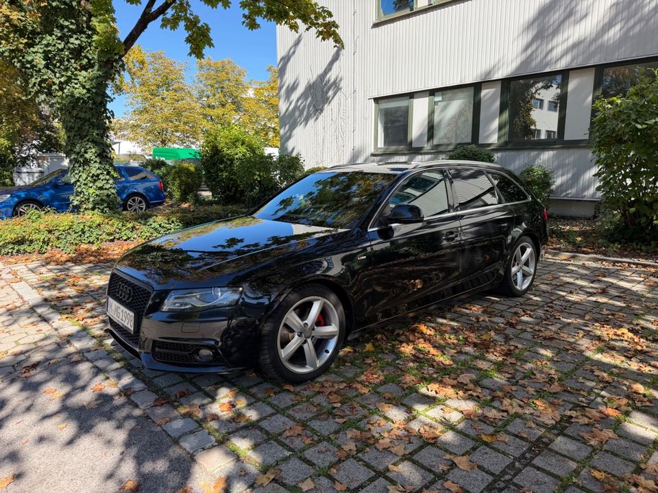 Audi A4 2009 — rear view