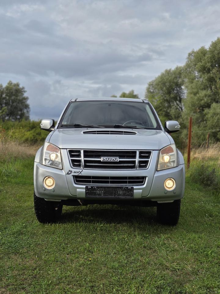 Weitere Automarken Isuzu d-max Pickup kein Hilux Navara 2007 — vehicle for AFU Ukraine